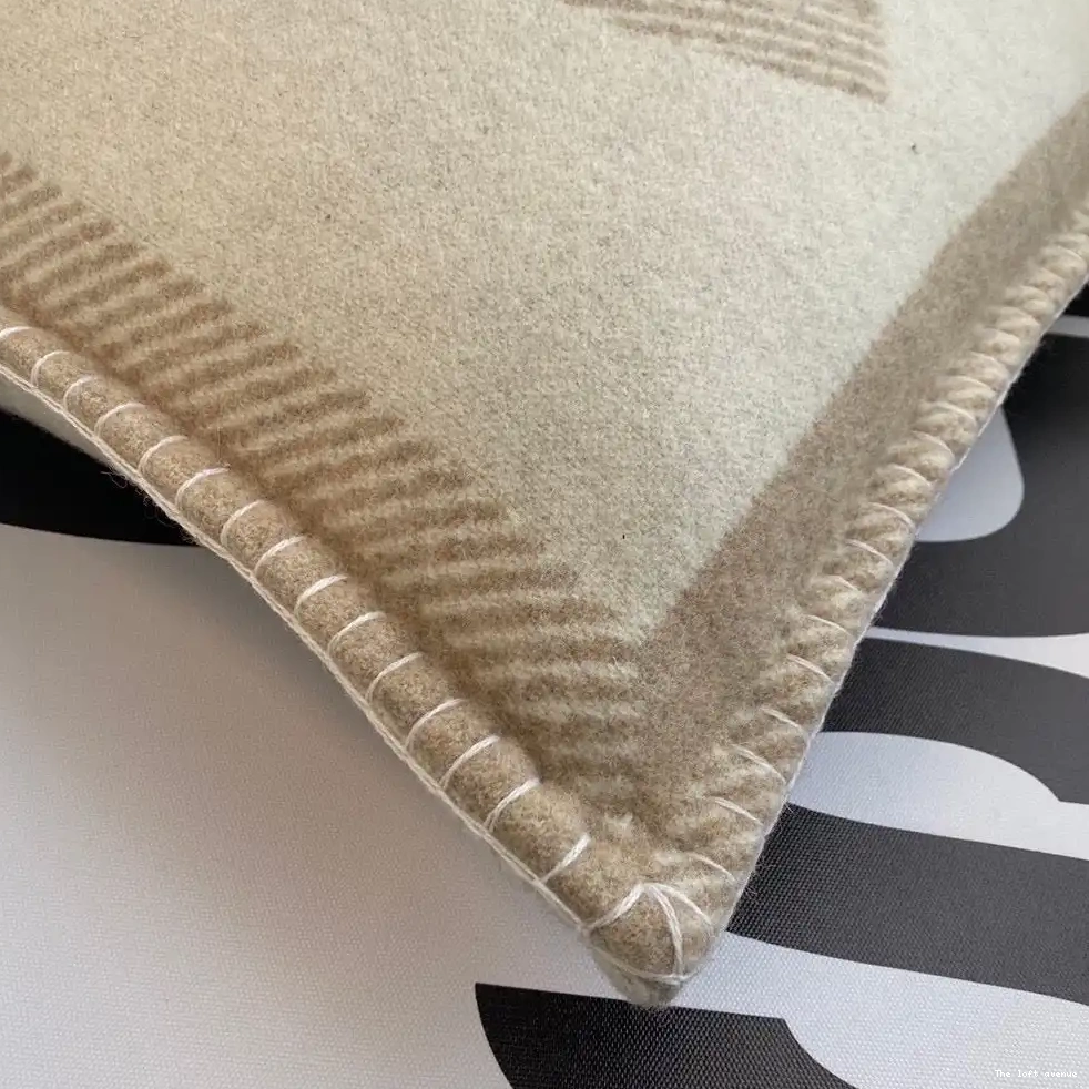 WOOL PILLOW 2.0 THROW COCO 0602